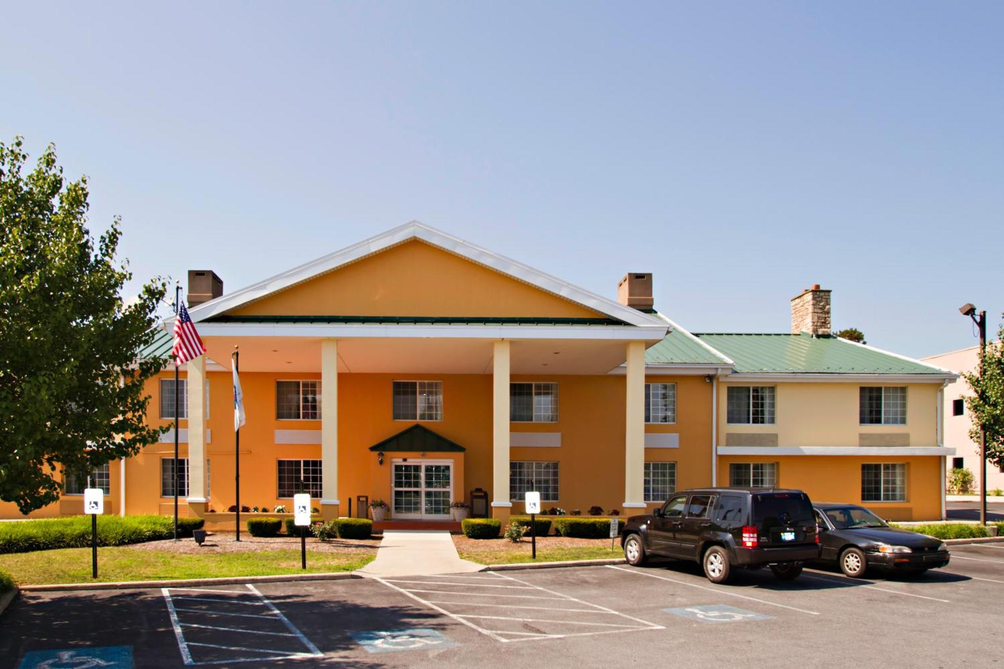 Hotel Baymont By Wyndham Harrisburg Exterior foto